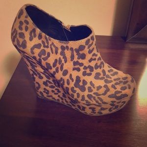 Leopard pumps size 8